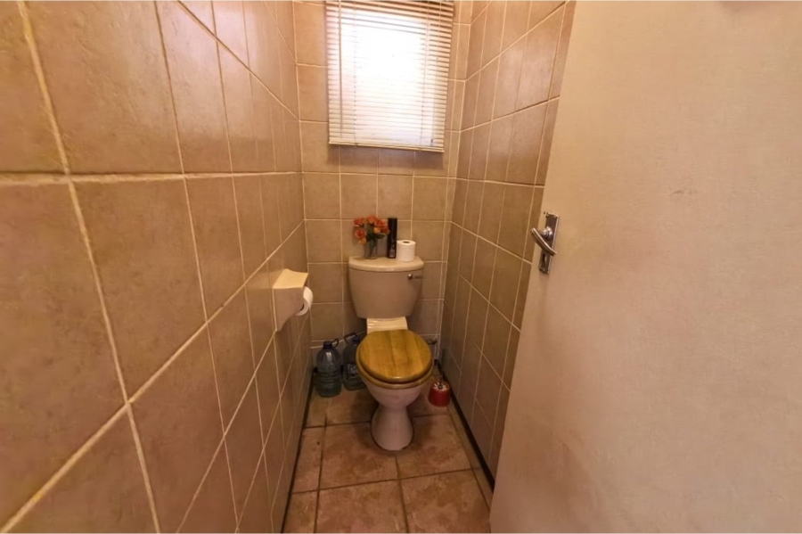 5 Bedroom Property for Sale in Hadison Park Northern Cape